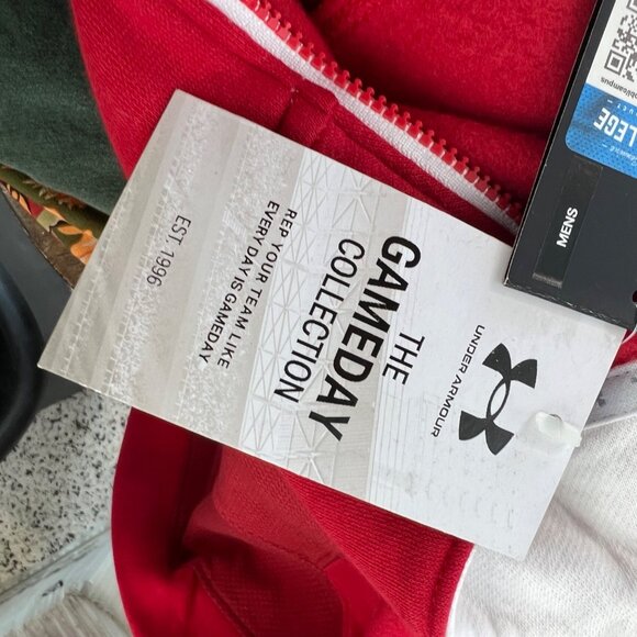 Under Armour Wisconsin Badgers Sweatshirt Size Large Gameday Pullover Red NEW - Picture 8 of 9